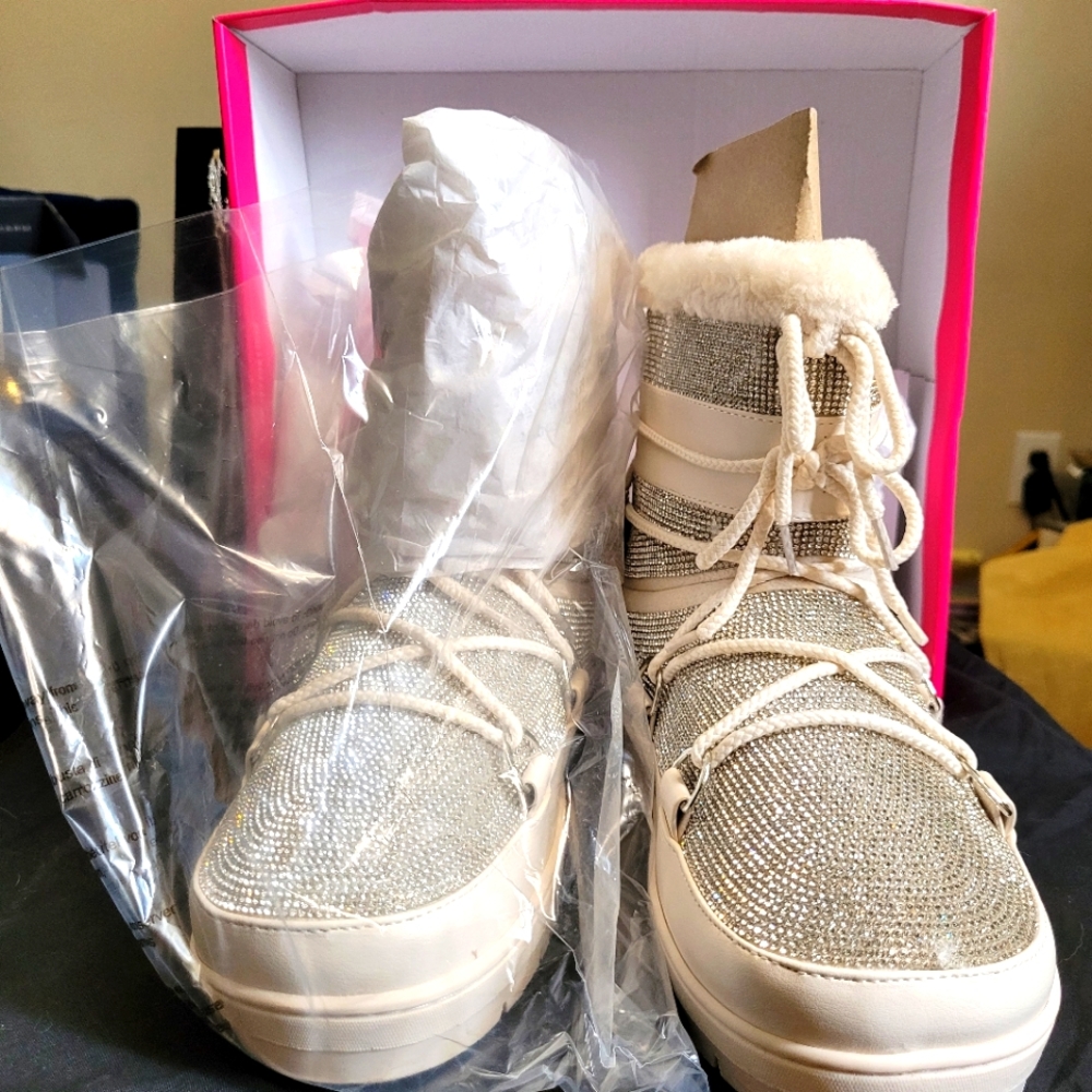 White Diamond 💎 Boots - Picture 10 of 10